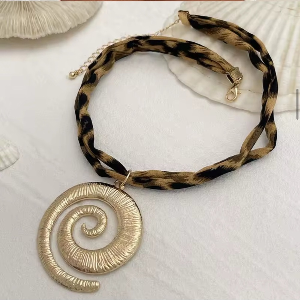 Leopard print scarf Gold Spiral Pendant Necklace - Picture 2 of 4